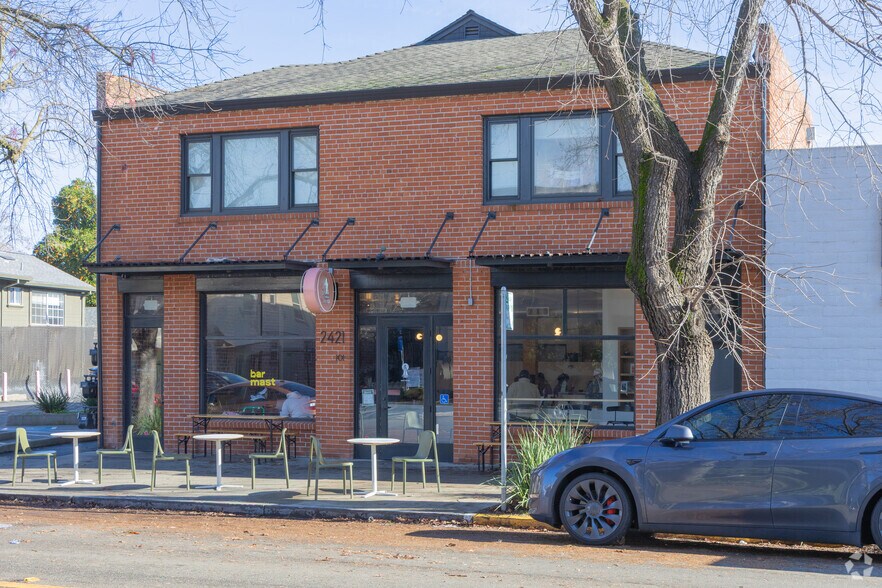 More Photos Of 2421 17th St, Sacramento Office Residential For Lease