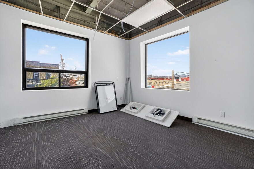More Photos Of 3901 Rue Bannantyne, Verdun General Retail For Lease