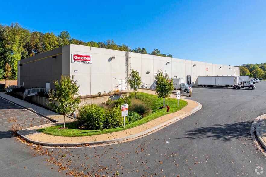 More Photos Of 8797 Snouffer School Rd, Gaithersburg Distribution For Lease