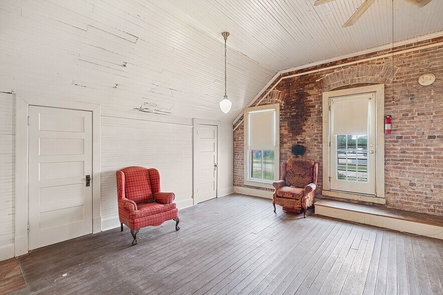 More Photos Of 107 E Main St, Eagle Lake Specialty For Sale