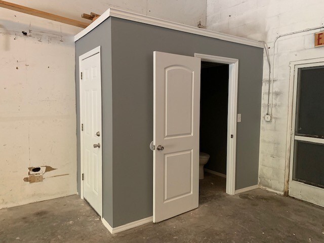 More Photos Of 1010 Park Ct, Safety Harbor Warehouse For Lease