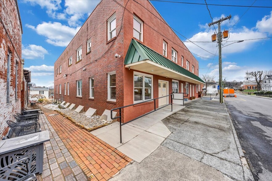 Primary Photo Of 20 S Roanoke St, Fincastle Storefront Retail Office For Sale