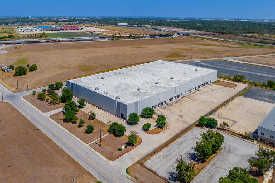More Photos Of 10120 Fischer Rd, Von Ormy Distribution For Sale