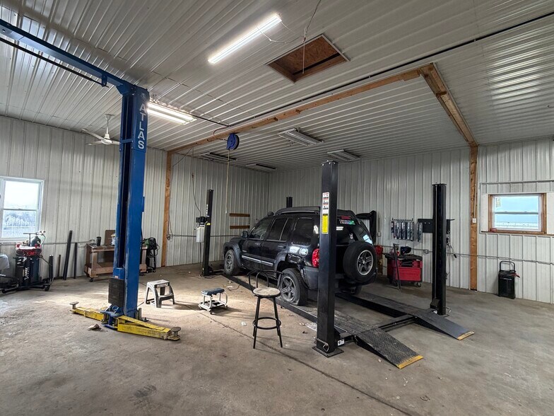 More Photos Of 2861 N 600W, Jasper Auto Dealership For Lease