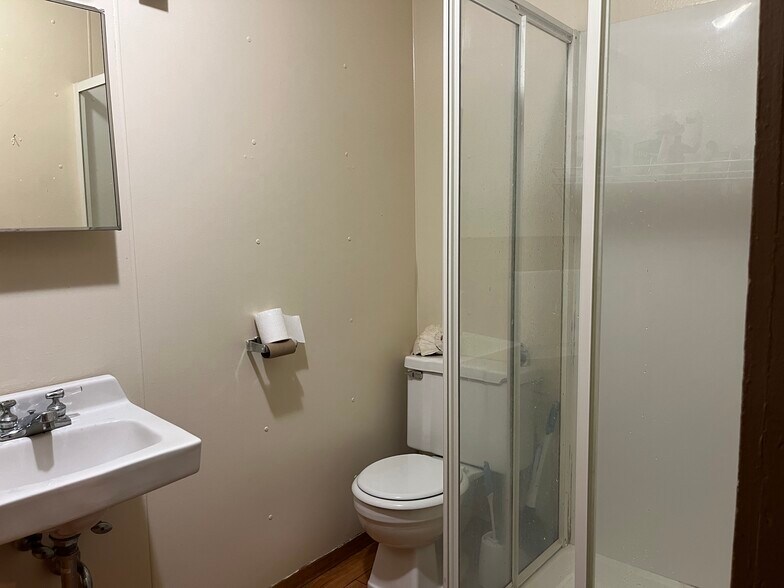 More Photos Of 1040 7th Ave, Baldwin Apartments For Sale
