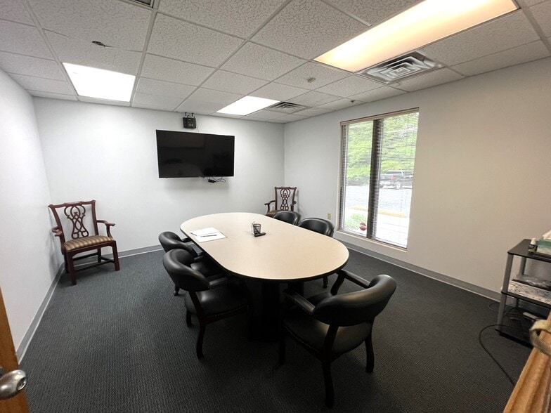 More Photos Of 2007 Gateway Blvd, Charlotte Warehouse For Lease