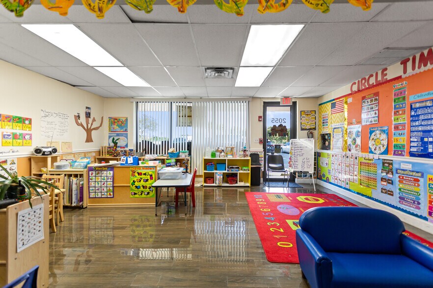 More Photos Of 2025 N Dixie Hwy, Pompano Beach Storefront Retail Office For Sale