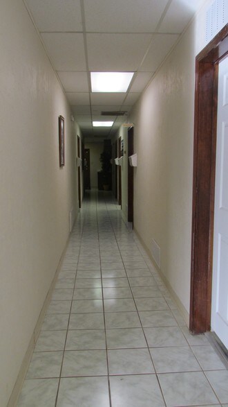 More Photos Of 1509-1511 W Gore Blvd, Lawton Office For Lease