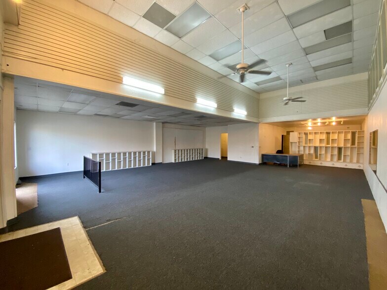 More Photos Of 8807 Thornton Rd, Stockton Storefront Retail Office For Lease