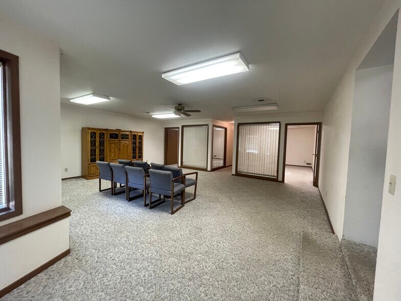 More Photos Of 409 Driftwood St, Correctionville Office Residential For Lease