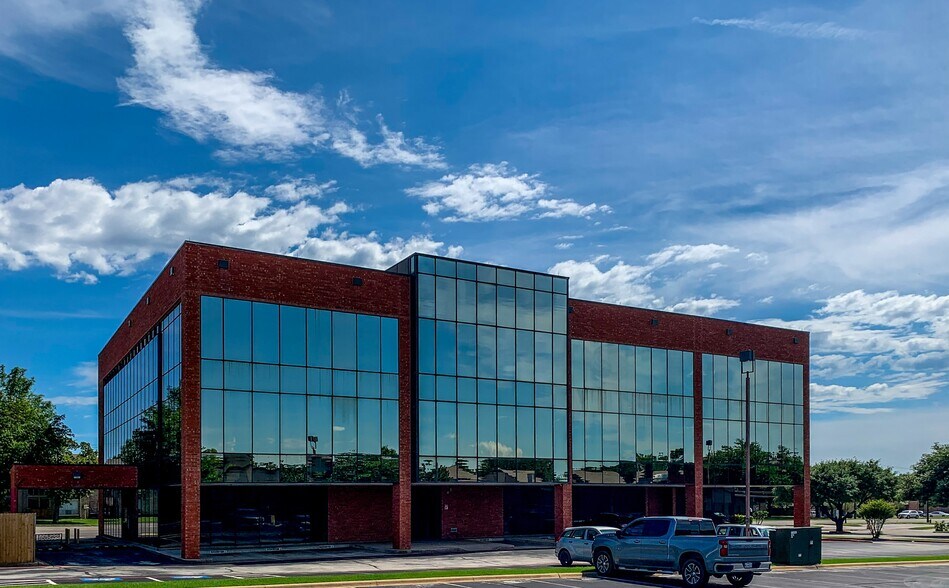 More Photos Of 221 Bedford Rd, Bedford Office For Lease