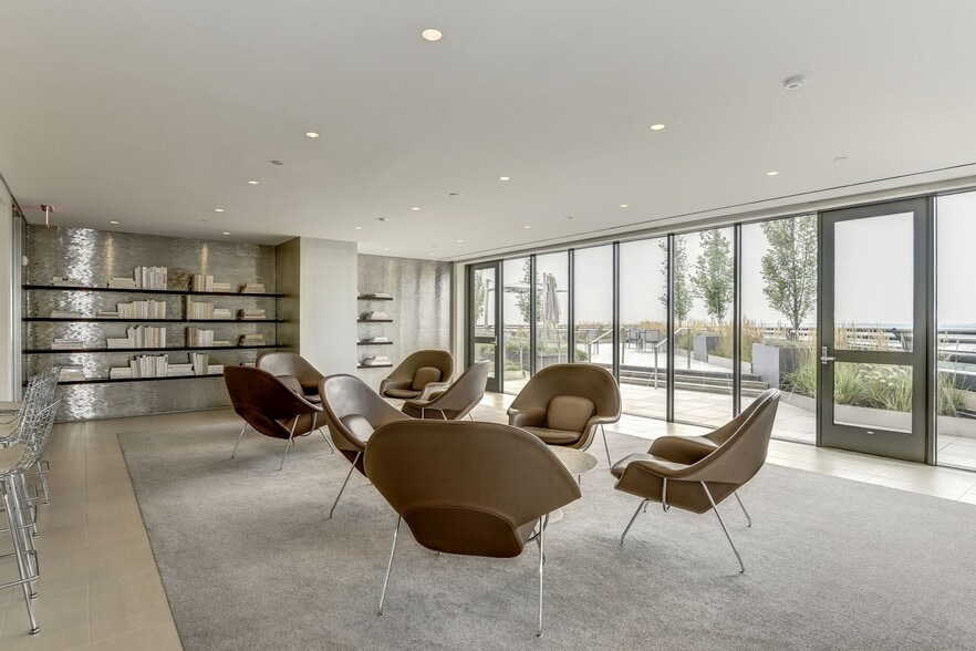 More Photos Of 1001 N 19th St, Arlington Office For Lease