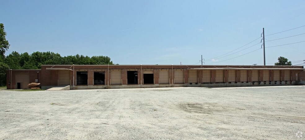 More Photos Of 900-920 W Fairfield Rd, High Point Warehouse For Lease