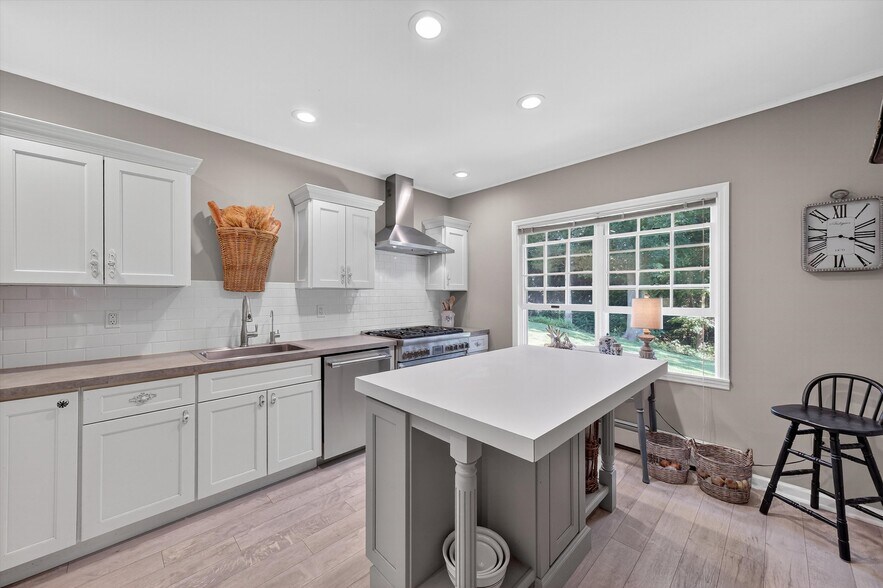 More Photos Of 1436 NY-52 Rt, Fishkill Office For Sale