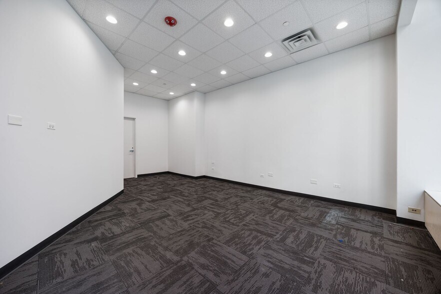 More Photos Of 59 E Van Buren St, Chicago Apartments For Lease