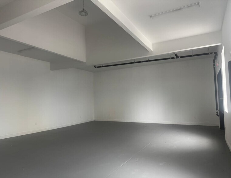 More Photos Of 190 8th St, San Francisco Storefront For Sale