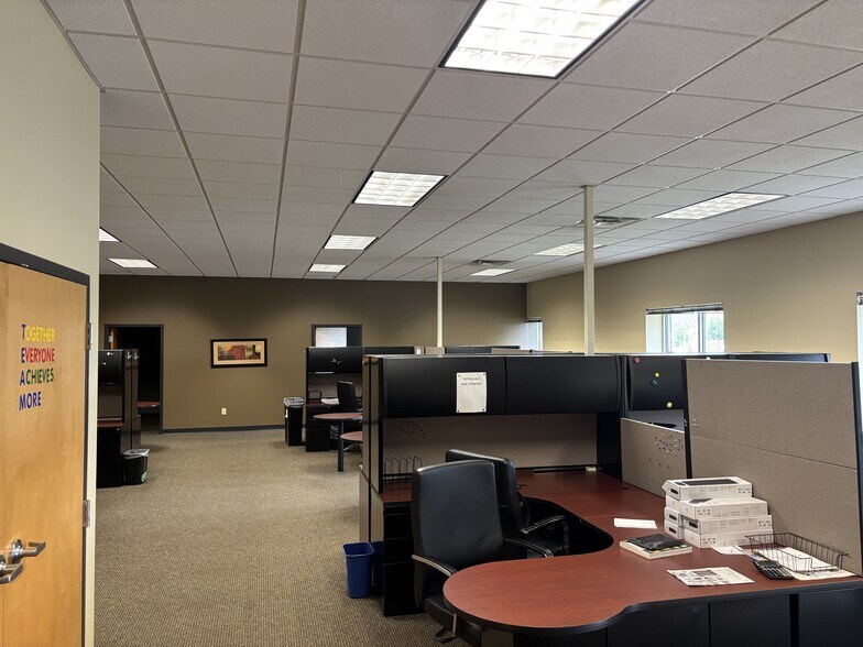 More Photos Of 302 Industrial Dr, Columbus Manufacturing For Sale