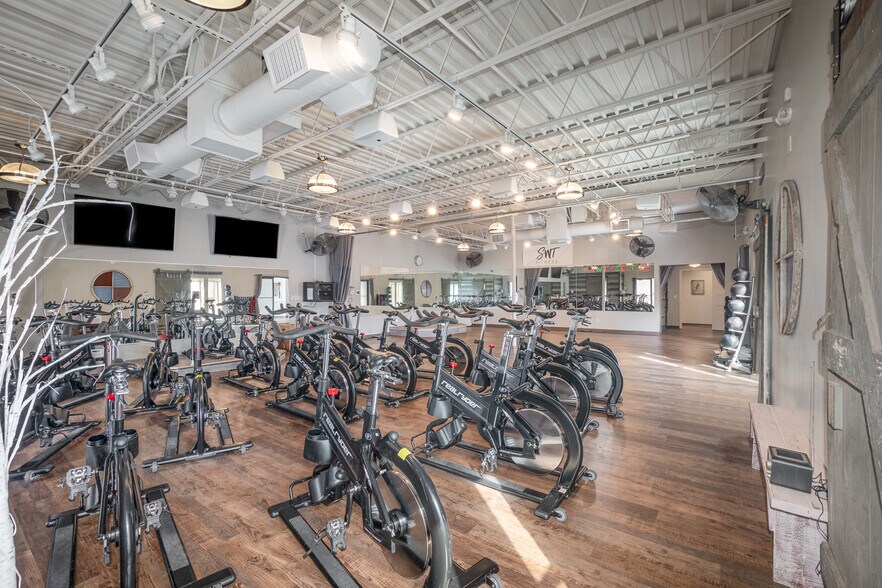 More Photos Of 4456-4460 Bridgetown Rd, Cincinnati Office For Lease