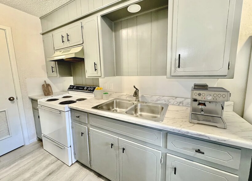More Photos Of 1107 52nd St, Lubbock Apartments For Sale
