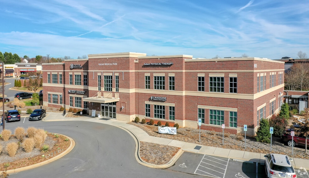 More Photos Of 9615 Kincey Ave, Huntersville Medical For Lease