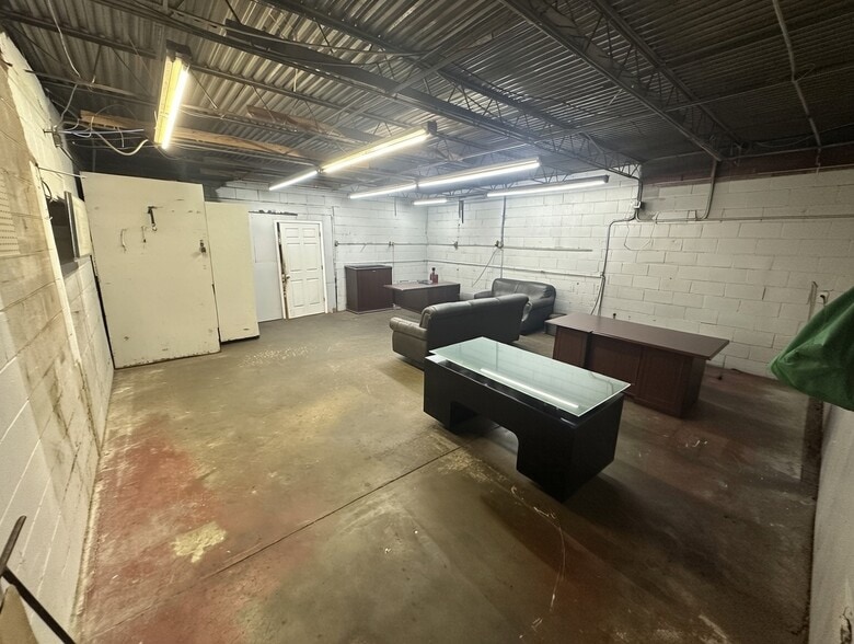 More Photos Of 3737 Napier Ave, Macon-Bibb Freestanding For Sale