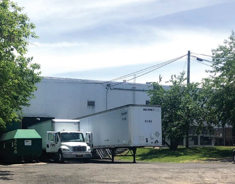 More Photos Of 191 40th St, Irvington Manufacturing For Lease