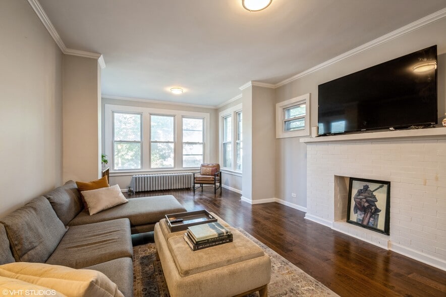 Primary Photo Of 647 Asbury Ave, Evanston Apartments For Sale