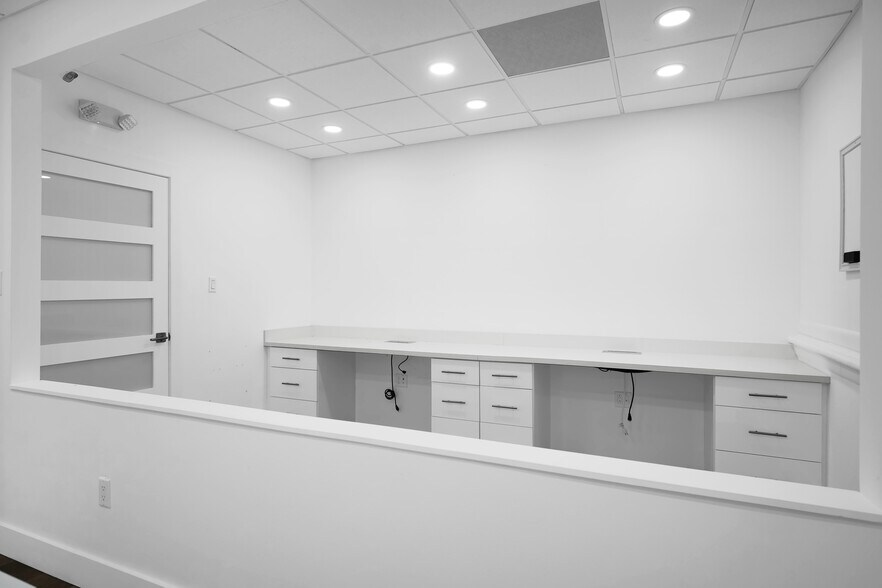 More Photos Of 7311 NW 12th St, Doral Light Distribution For Sale