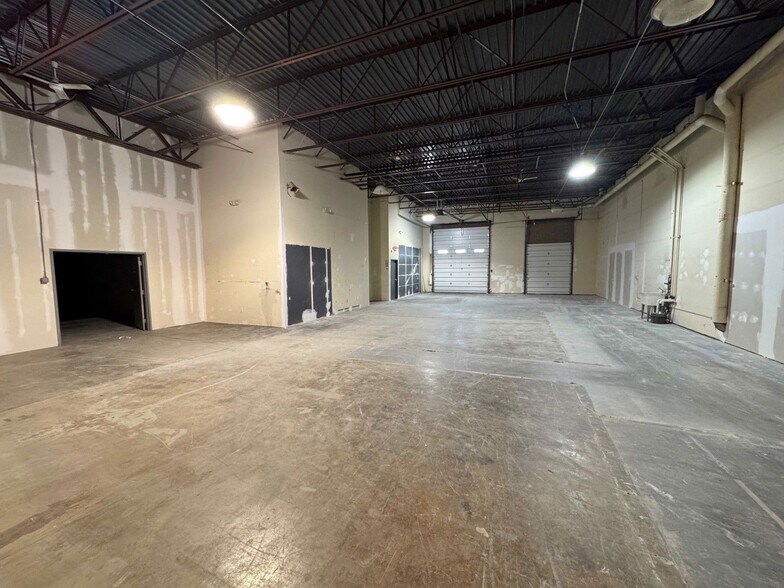 More Photos Of 57 Karner Rd, Colonie Warehouse For Lease