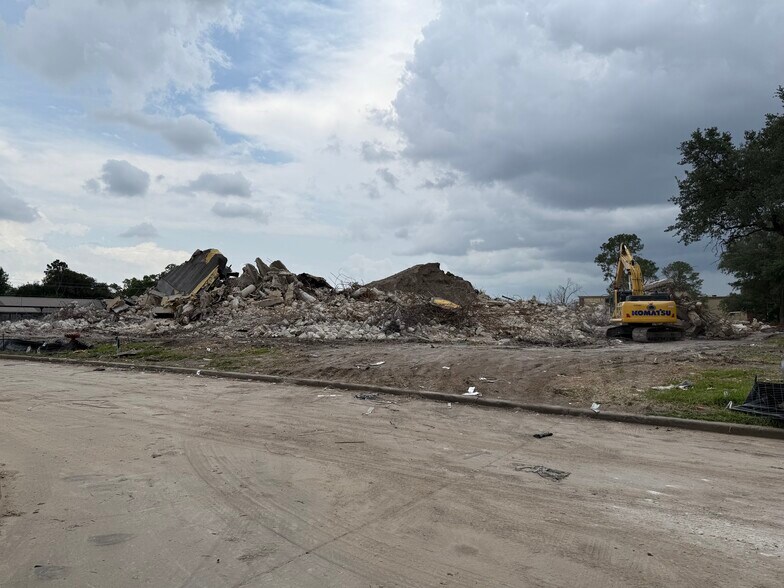 More Photos Of NEC Briar Forest @ S Dairy Ashford, Houston Unknown For Lease