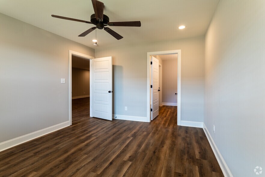 More Photos Of 18103 Mae Cir, Athens Apartments For Sale