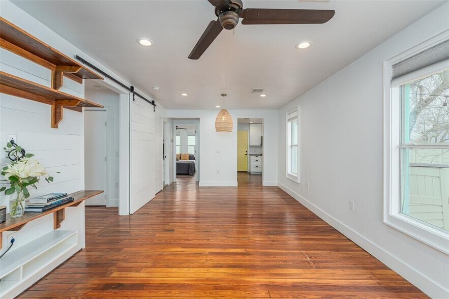 More Photos Of 1148 Northwestern Ave, Austin Specialty For Sale