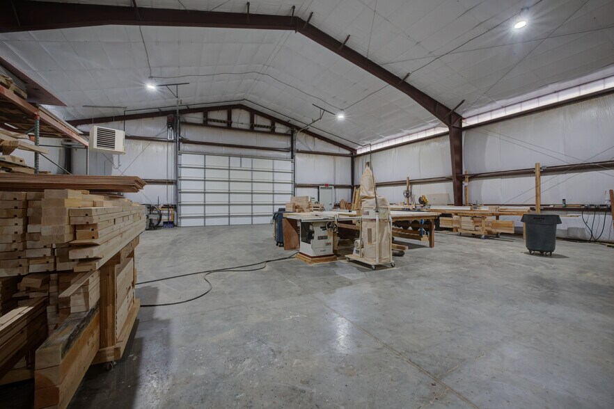 More Photos Of 14079 SW Commercial Loop Rd, Terrebonne Warehouse For Sale