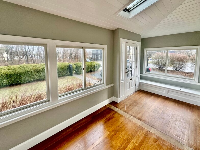 More Photos Of 110 Main St, Kingston Office For Sale