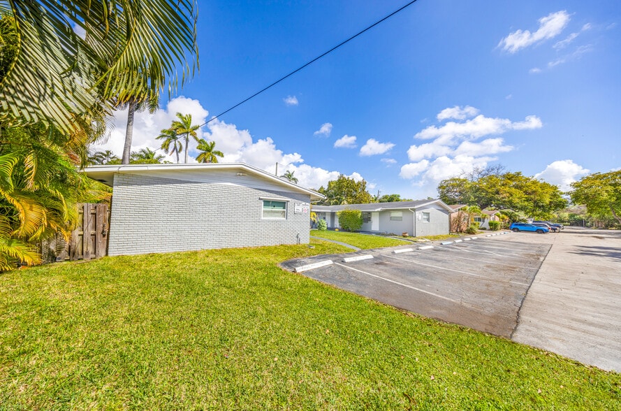 More Photos Of 355 NW 32nd St, Oakland Park Apartments For Sale