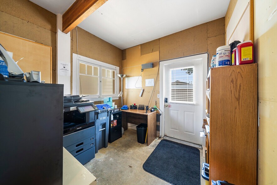 More Photos Of 143 S Main St, Phoenix Office For Sale