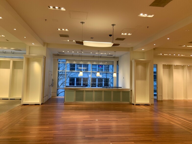 More Photos Of 805 SW Broadway, Portland Office For Lease