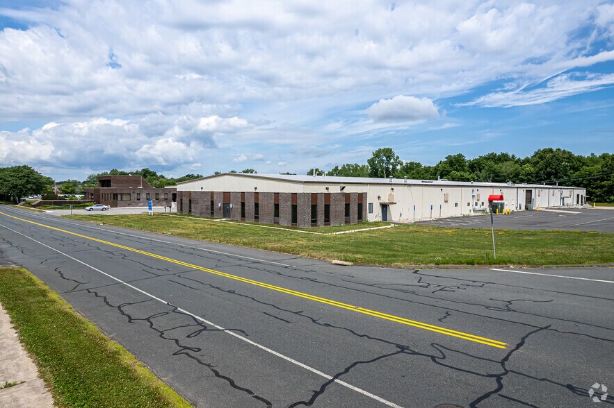 Primary Photo Of 215 Moody Rd, Enfield Manufacturing For Lease