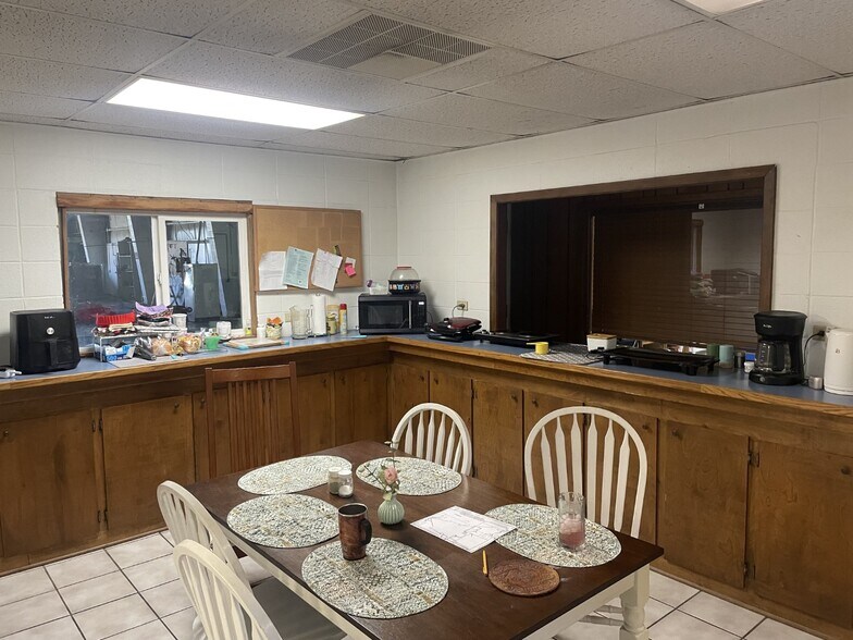 More Photos Of 1914 Whitehead dr, DeWitt Showroom For Sale