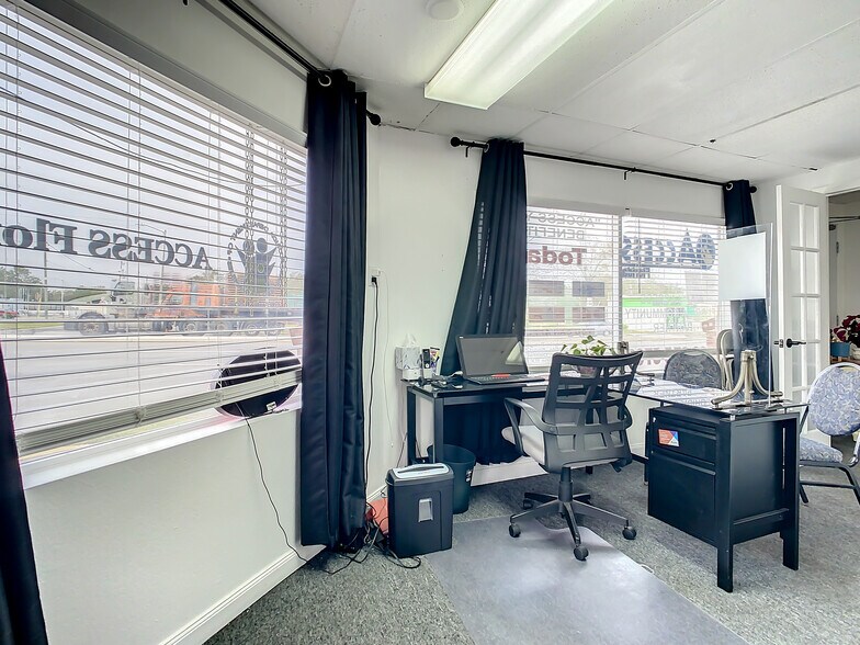 More Photos Of 315 Magnolia Ave, Auburndale Office Residential For Lease