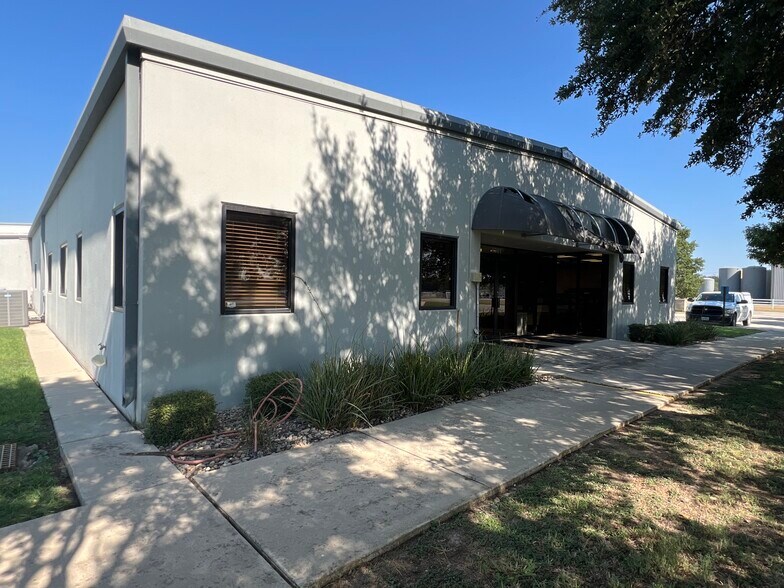 Primary Photo Of 4301 Danhil Dr, Brownwood Manufacturing For Lease