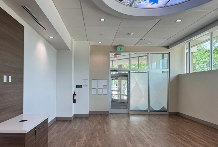 More Photos Of 101 W Southmore Ave, Pasadena Storefront Retail Office For Sale