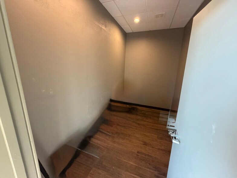 More Photos Of 1221 N Kelly Ave, Edmond General Retail For Lease