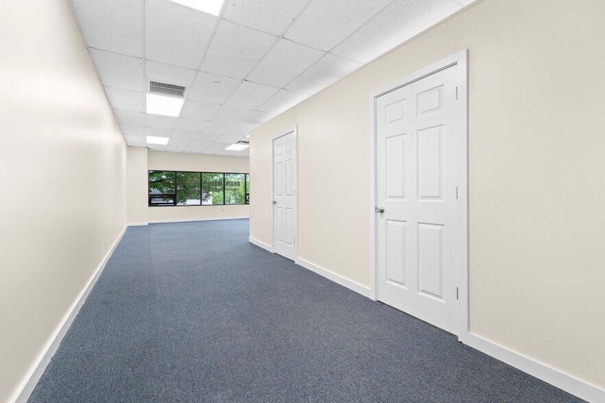 More Photos Of 57 Lake St, White Plains Auto Dealership For Lease