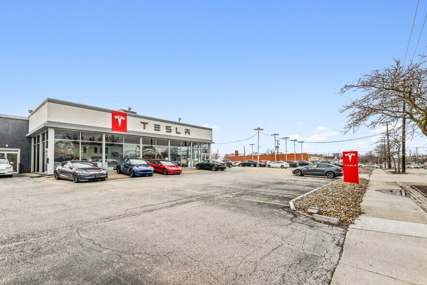 More Photos Of 5180 Mayfield Rd, Lyndhurst Auto Dealership For Sale