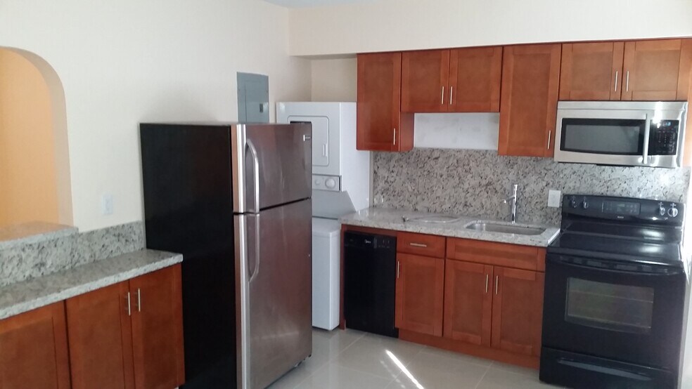 More Photos Of 1942 Monroe St, Hollywood Apartments For Sale