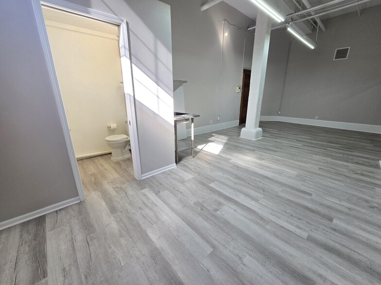 More Photos Of 1667 E 40th St, Cleveland Loft Creative Space For Sale