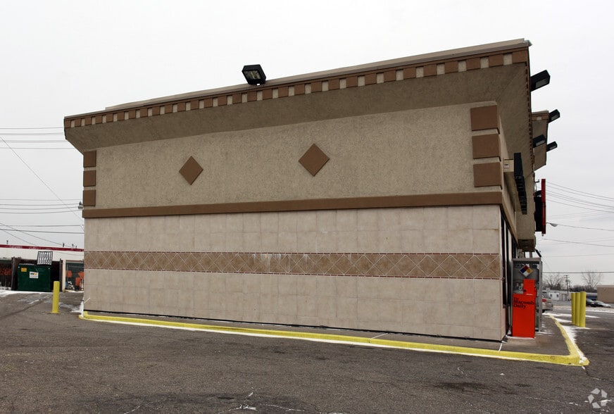 More Photos Of 25018 Dequindre Rd, Warren Convenience Store For Sale