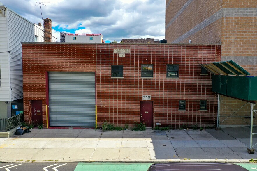 Primary Photo Of 3711 Crescent St, Long Island City Land For Sale