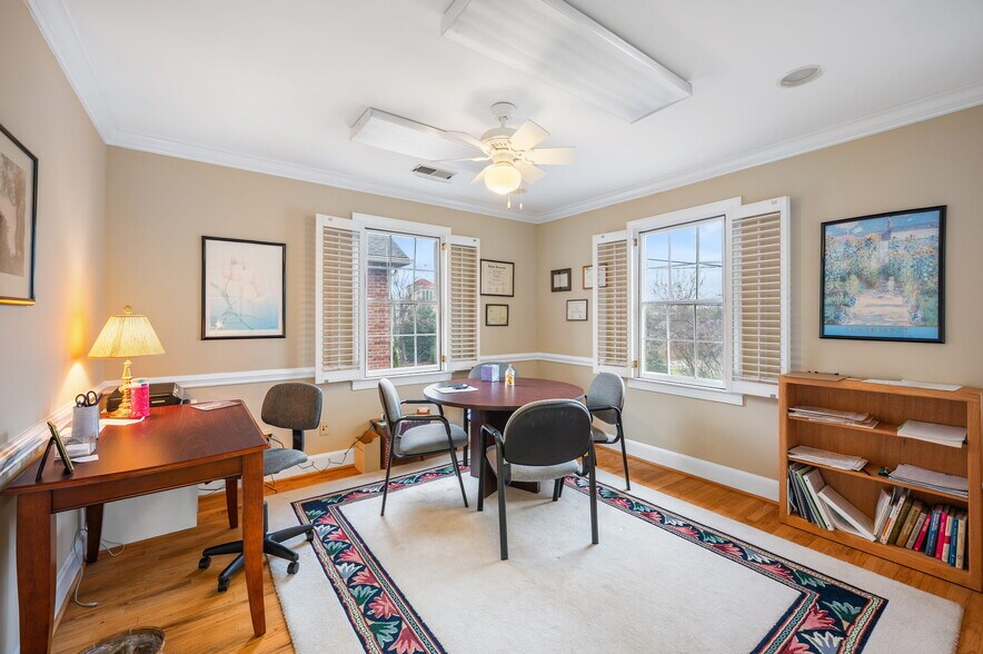 More Photos Of 4728 Park Rd, Charlotte Coworking Space